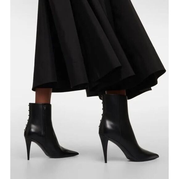 VALENTINO GARAVANI  Rockstud Leather Ankle Boots in black 38.5 - Picture 1 of 12